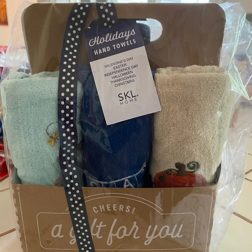 SKL Home Holidays Hand Towels, new in box.  Great Holiday gifts!